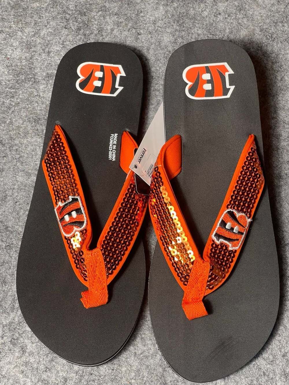 FOCO Cincinnati Bengals Women's Sequin Strap Flip Flop Sandals